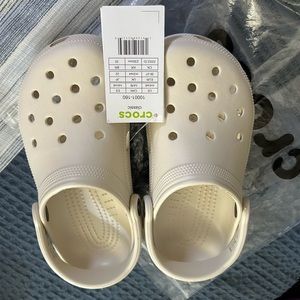 Crocs size 4M , 6W